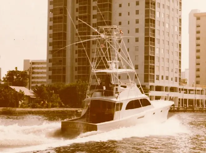 Photo of the 33 54' Outlaw 1983